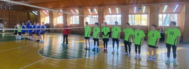 Районные соревнования среди школьников по волейболу.